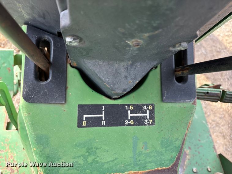 image for item ET5410 1990 John Deere 2355 tractor