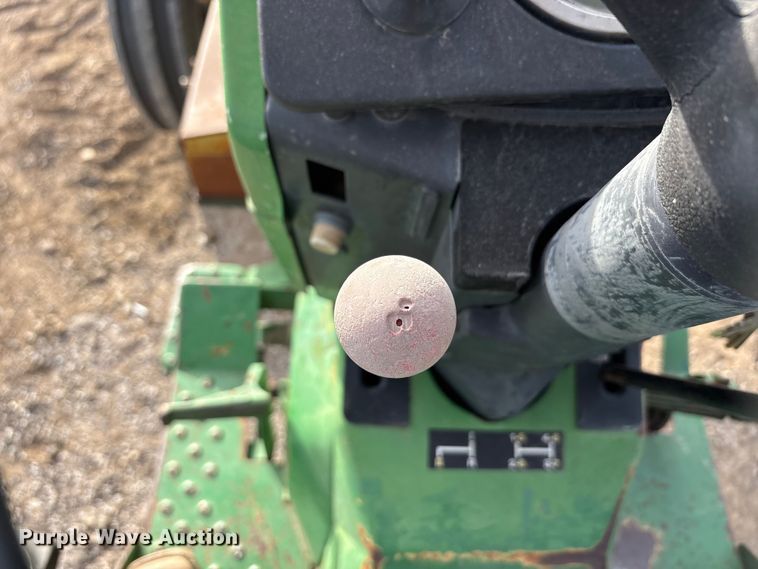 image for item ET5410 1990 John Deere 2355 tractor