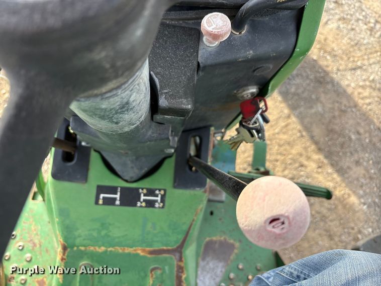 image for item ET5410 1990 John Deere 2355 tractor