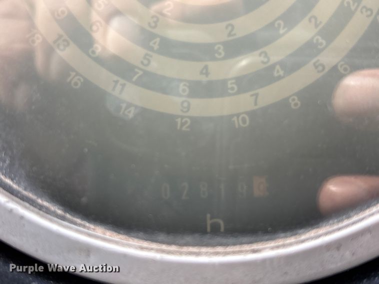 image for item ET5410 1990 John Deere 2355 tractor