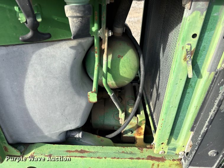 image for item ET5410 1990 John Deere 2355 tractor
