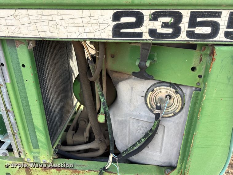 image for item ET5410 1990 John Deere 2355 tractor