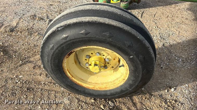 image for item ET5410 1990 John Deere 2355 tractor