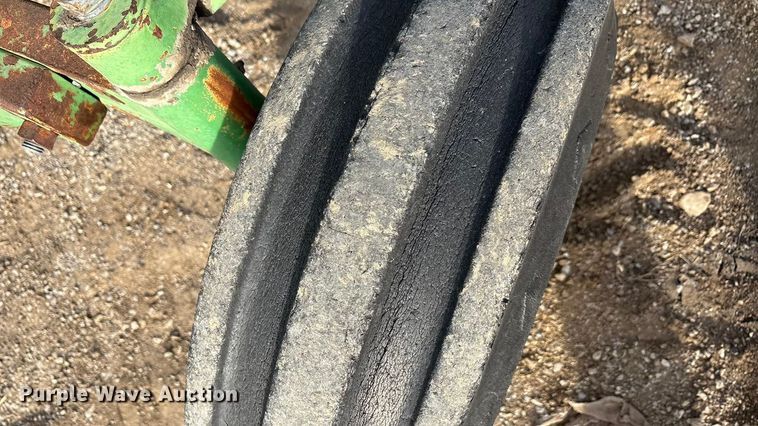 image for item ET5410 1990 John Deere 2355 tractor