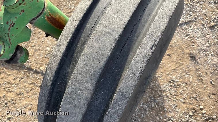 image for item ET5410 1990 John Deere 2355 tractor