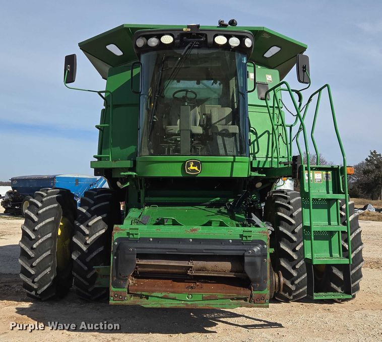 image for item ET5439 2008 John Deere 9770 STS combine