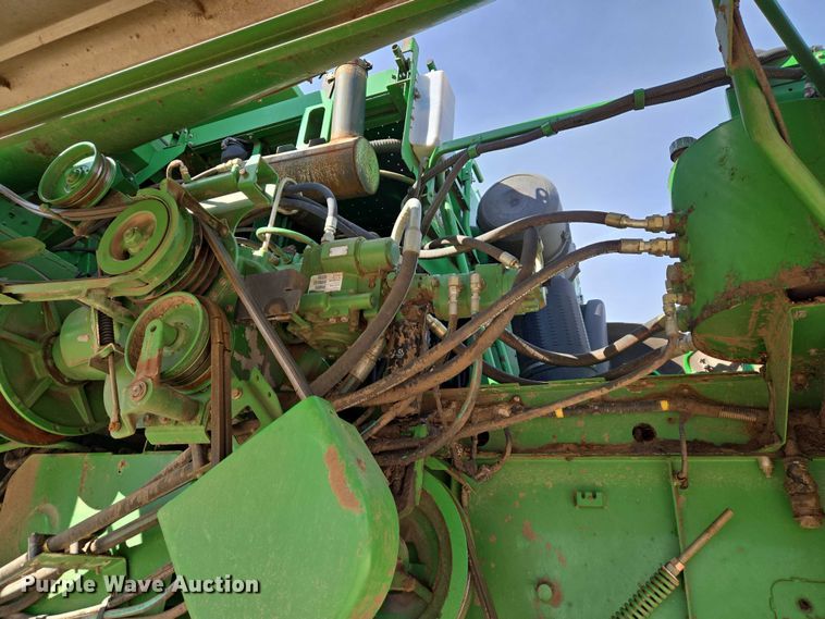 image for item ET5439 2008 John Deere 9770 STS combine