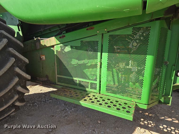 image for item ET5439 2008 John Deere 9770 STS combine