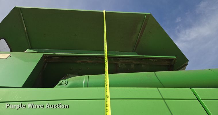 image for item ET5439 2008 John Deere 9770 STS combine
