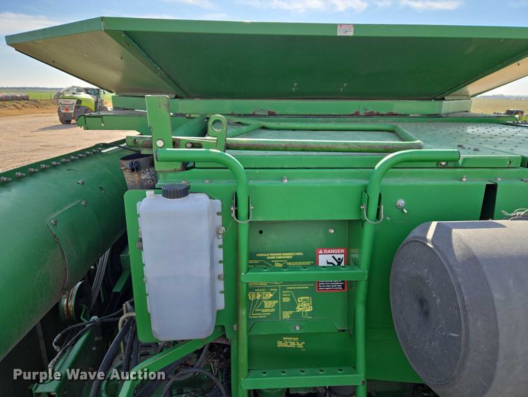 image for item ET5439 2008 John Deere 9770 STS combine