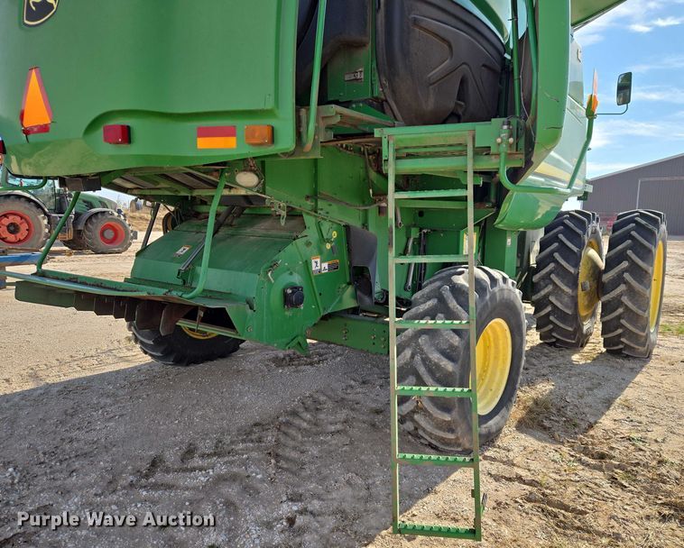 image for item ET5439 2008 John Deere 9770 STS combine