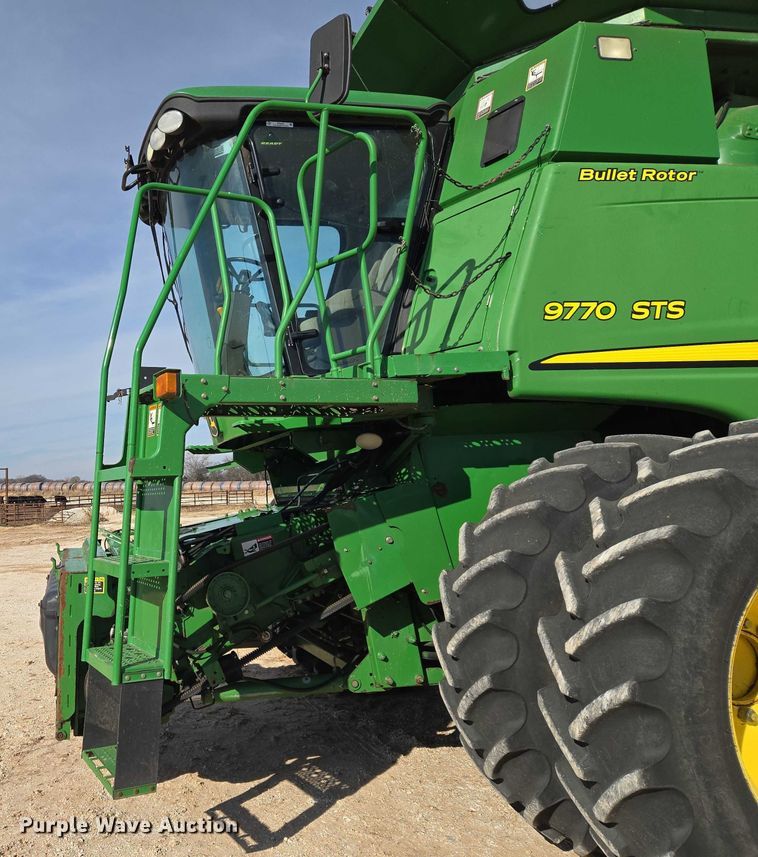 image for item ET5439 2008 John Deere 9770 STS combine