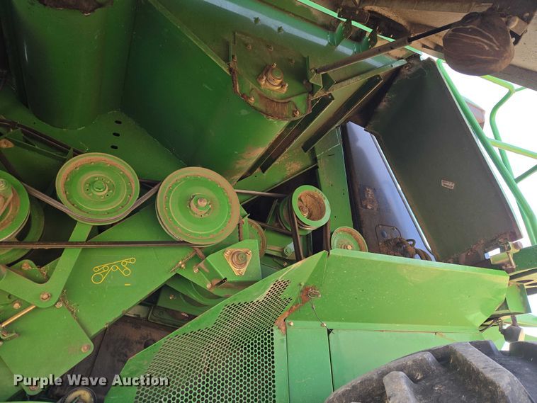 image for item ET5439 2008 John Deere 9770 STS combine