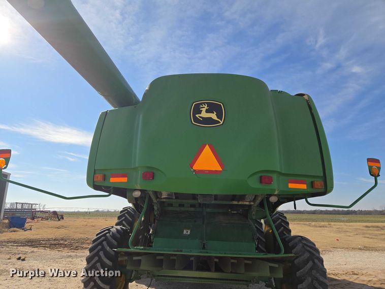 image for item ET5439 2008 John Deere 9770 STS combine