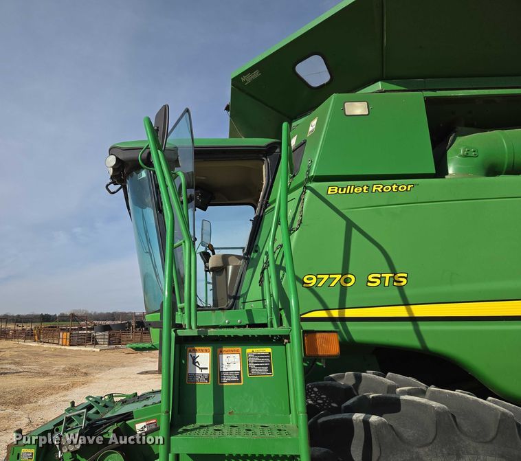 image for item ET5439 2008 John Deere 9770 STS combine