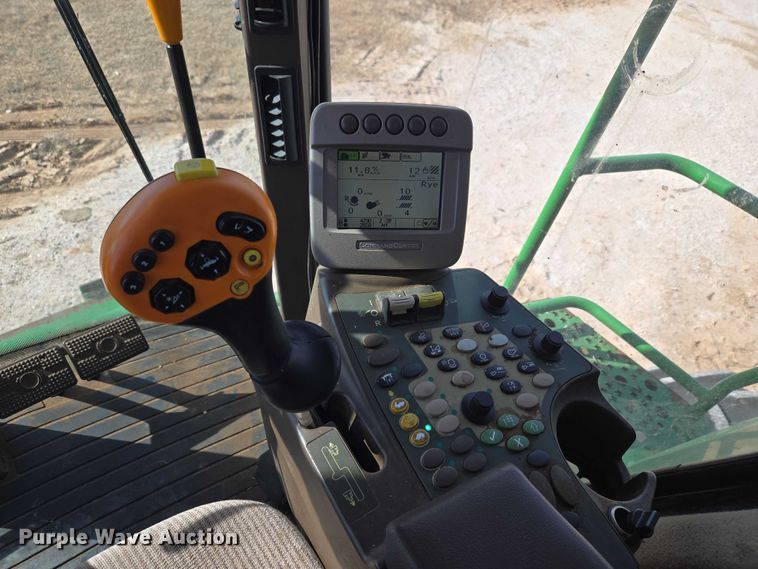 image for item ET5439 2008 John Deere 9770 STS combine