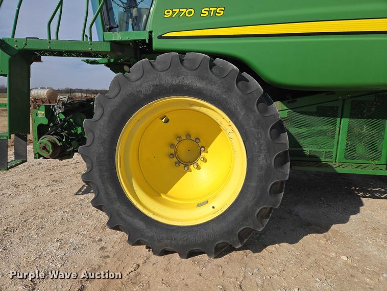 image for item ET5439 2008 John Deere 9770 STS combine