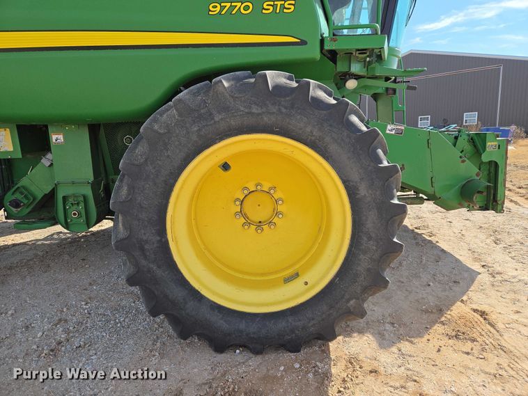 image for item ET5439 2008 John Deere 9770 STS combine