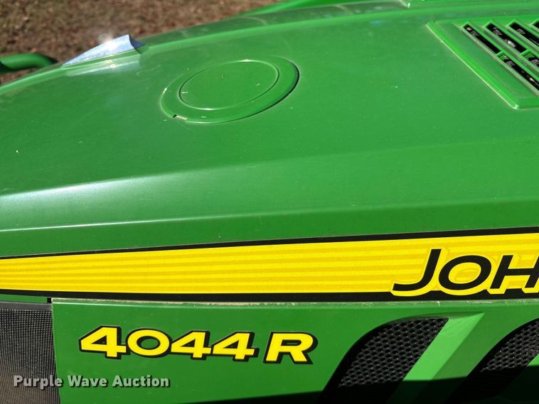 image for item ET7326 2020 John Deere 4044R MFWD tractor