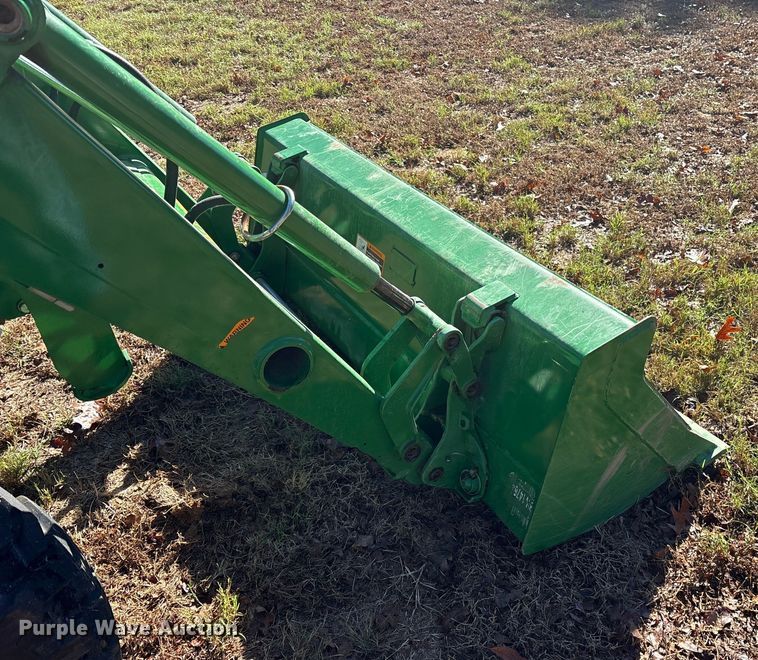 image for item ET7326 2020 John Deere 4044R MFWD tractor