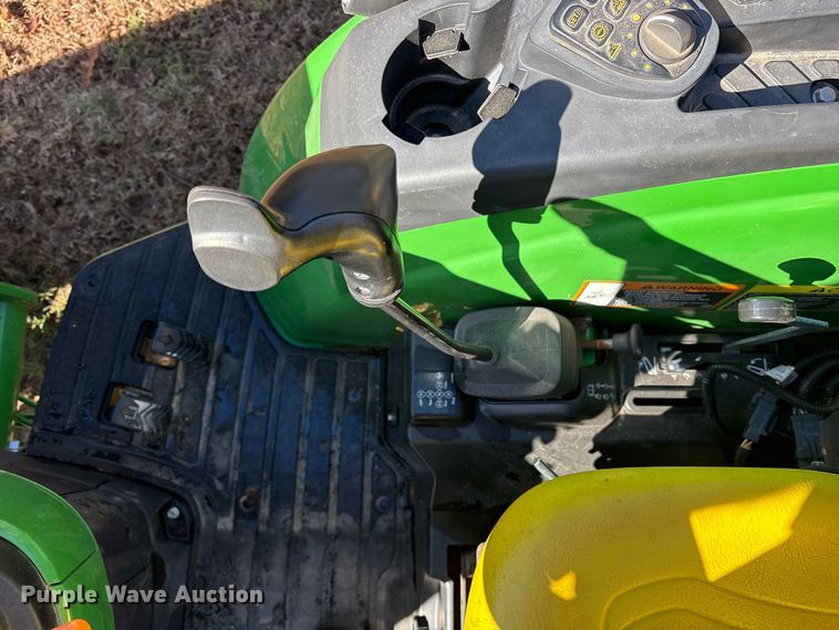 image for item ET7326 2020 John Deere 4044R MFWD tractor