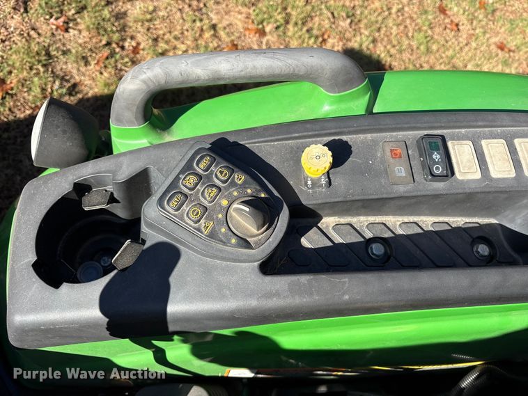 image for item ET7326 2020 John Deere 4044R MFWD tractor