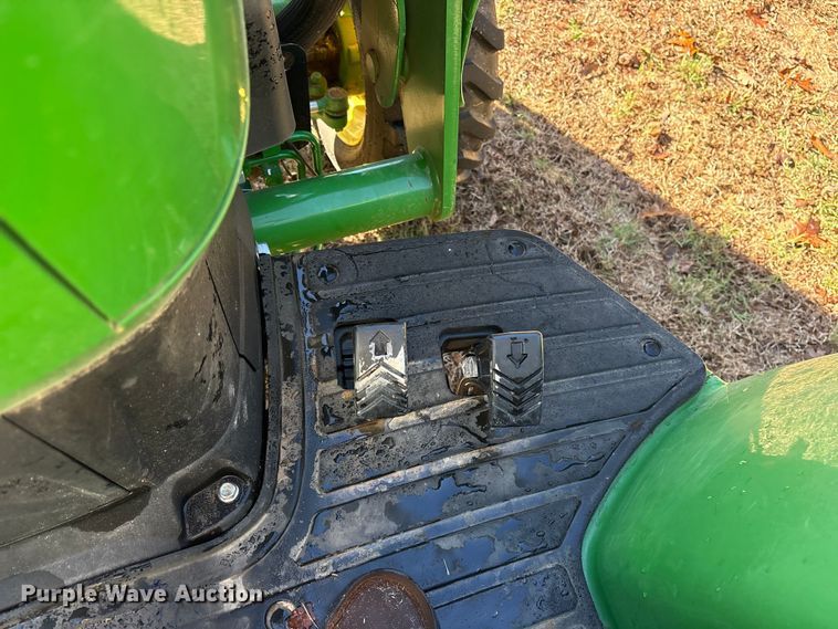 image for item ET7326 2020 John Deere 4044R MFWD tractor