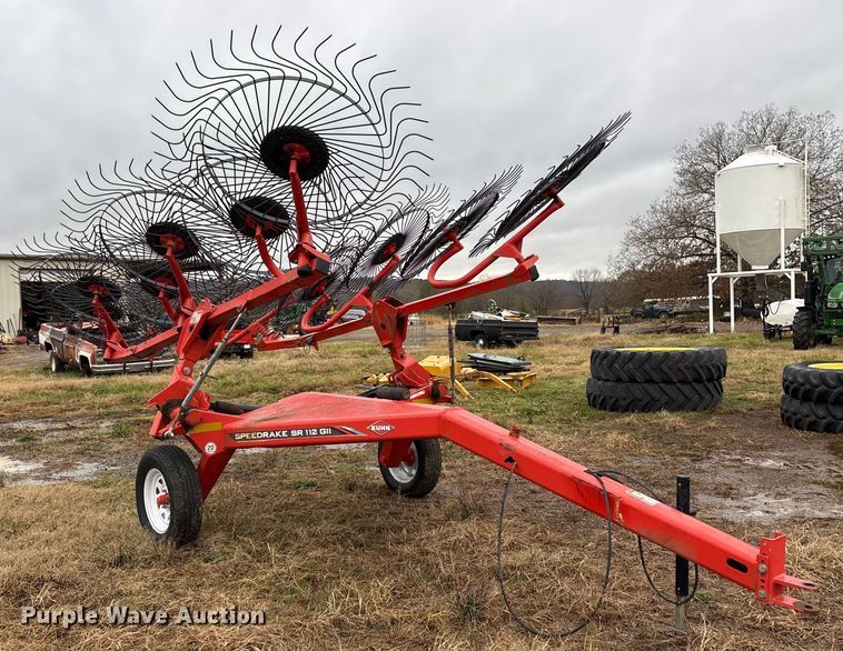 image for item ET7332 Kuhn SR 112 GII hay rake