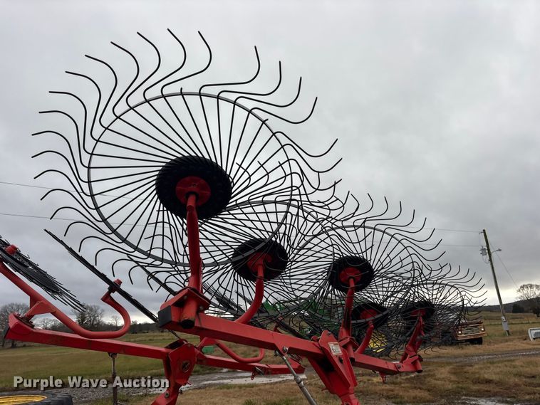 image for item ET7332 Kuhn SR 112 GII hay rake