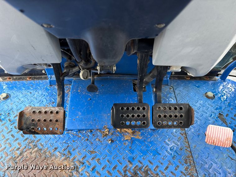 image for item ET7353 2015 New Holland TS6.120 MFWD tractor