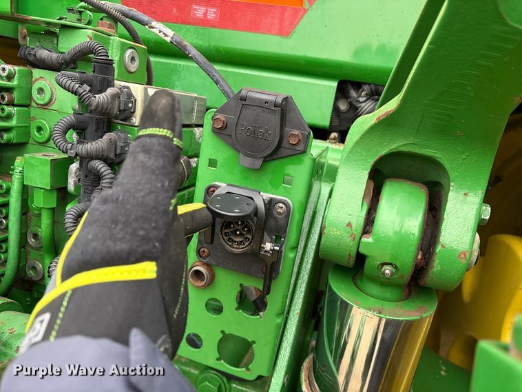 image for item ET7354 2011 John Deere 8335R MFWD tractor