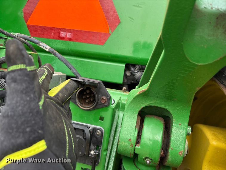 image for item ET7354 2011 John Deere 8335R MFWD tractor