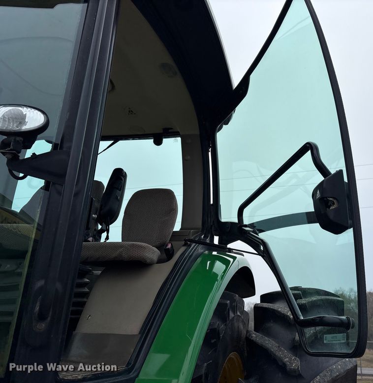 image for item ET7354 2011 John Deere 8335R MFWD tractor