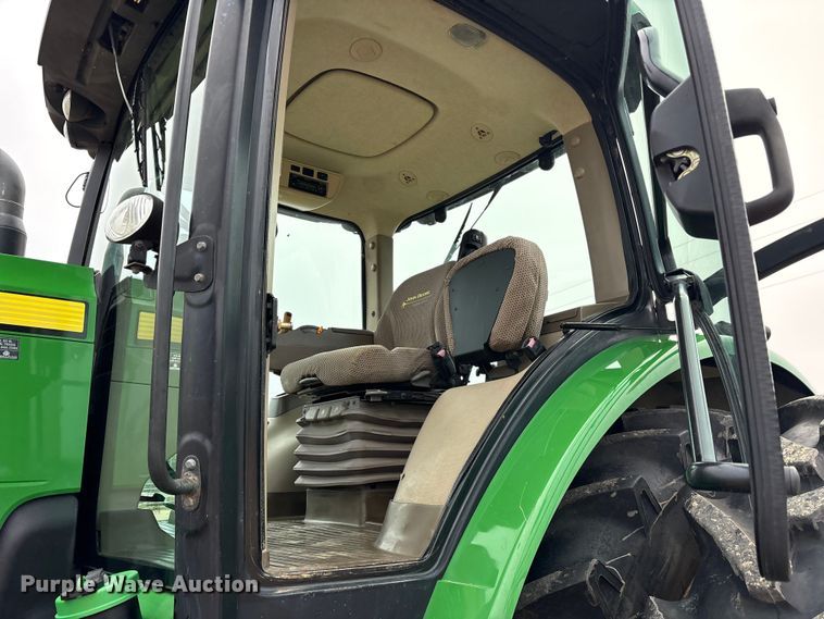 image for item ET7354 2011 John Deere 8335R MFWD tractor