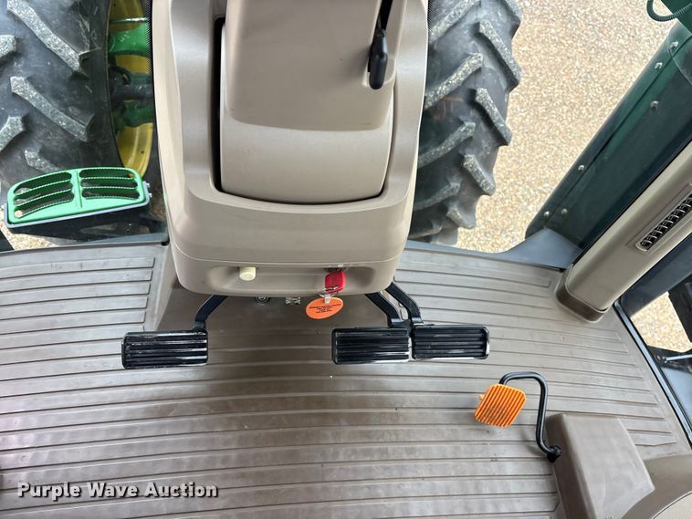 image for item ET7354 2011 John Deere 8335R MFWD tractor