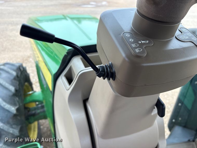 image for item ET7354 2011 John Deere 8335R MFWD tractor