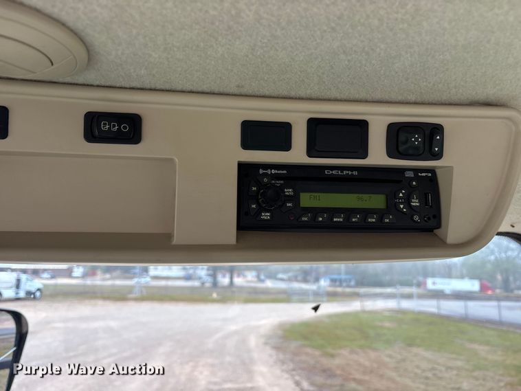 image for item ET7354 2011 John Deere 8335R MFWD tractor