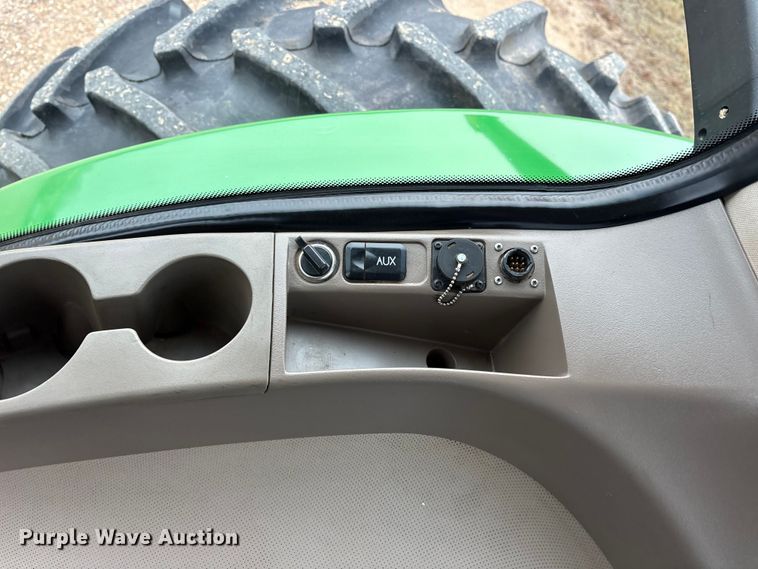 image for item ET7354 2011 John Deere 8335R MFWD tractor