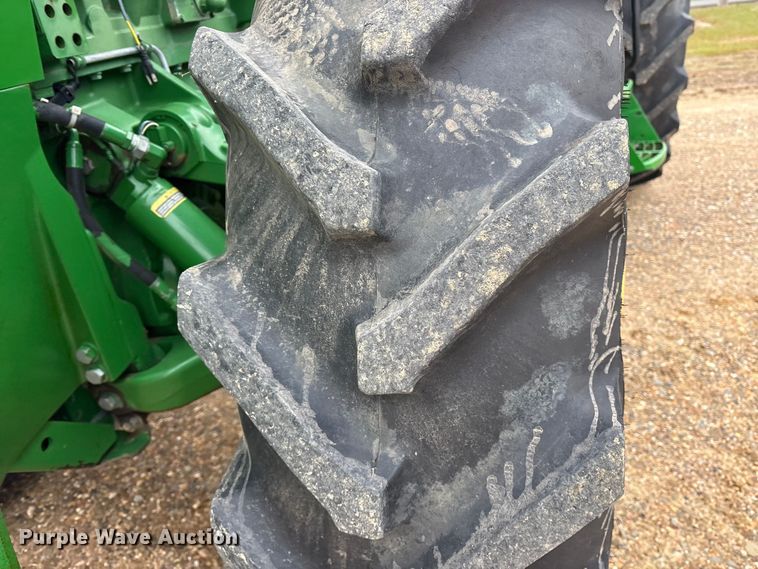 image for item ET7354 2011 John Deere 8335R MFWD tractor