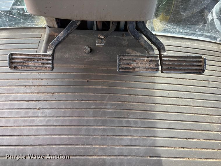 image for item EU4741 2015 John Deere 8270R MFWD tractor