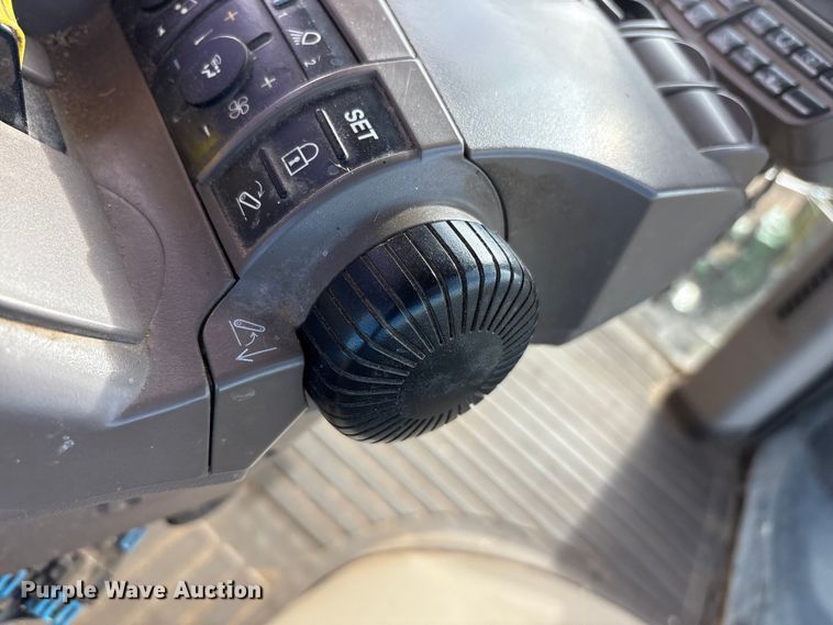 image for item EU4741 2015 John Deere 8270R MFWD tractor