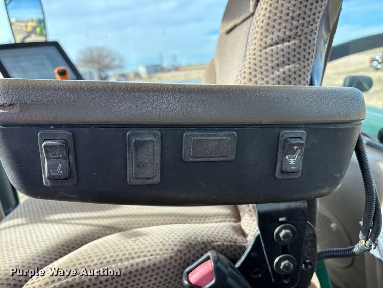 image for item EU4742 2014 John Deere 7210R MFWD tractor