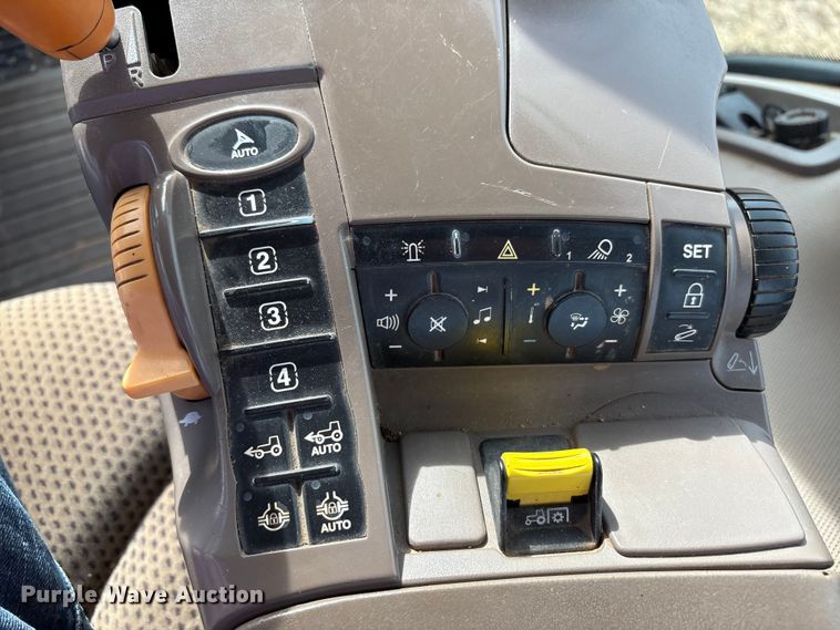 image for item EU4742 2014 John Deere 7210R MFWD tractor