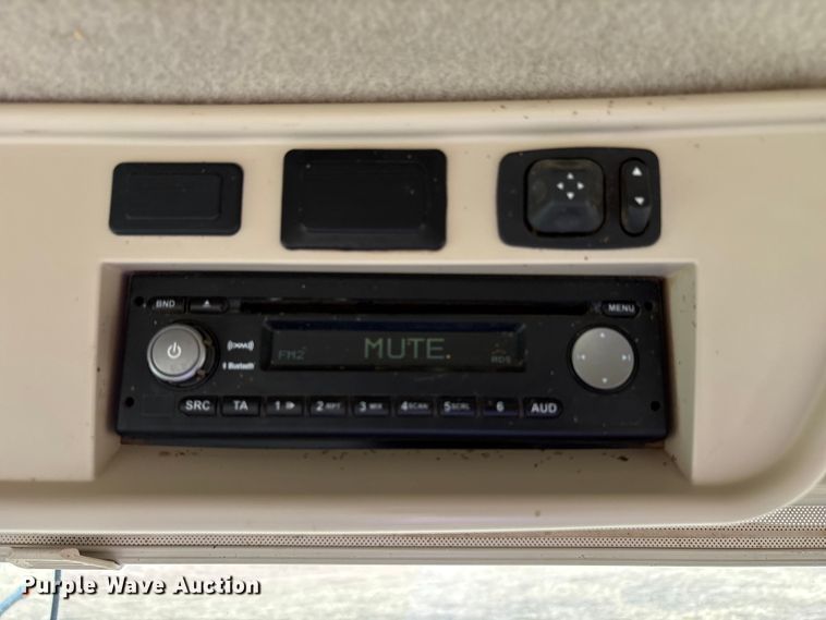 image for item EU4742 2014 John Deere 7210R MFWD tractor