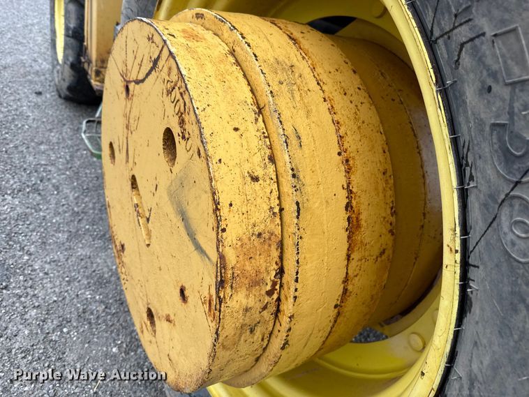 image for item EU5479 2009 John Deere 7130 MFWD tractor