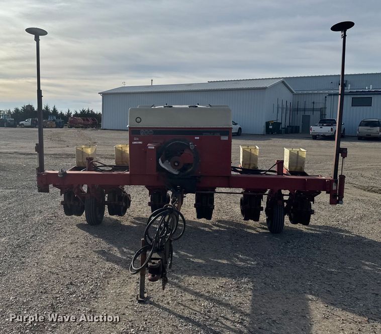 image for item EU6333 International 900 Cyclo Air planter