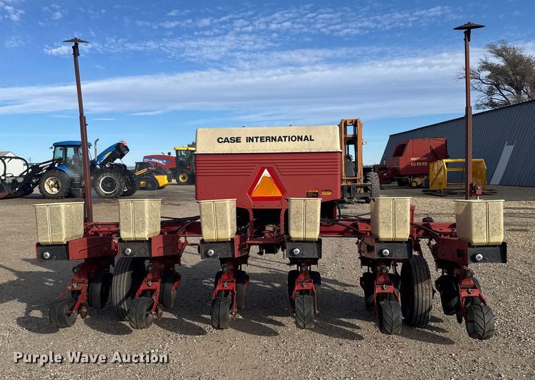 image for item EU6333 International 900 Cyclo Air planter