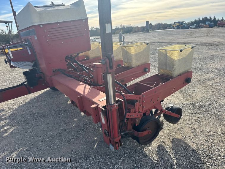 image for item EU6333 International 900 Cyclo Air planter