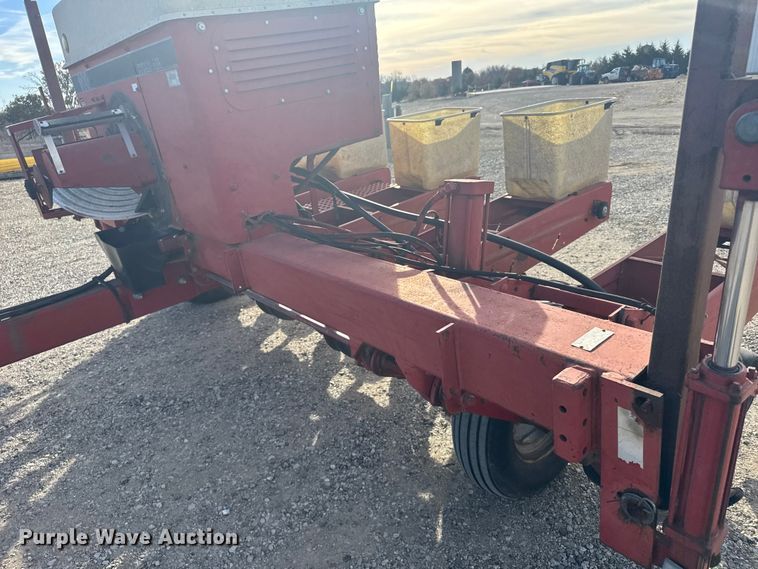 image for item EU6333 International 900 Cyclo Air planter