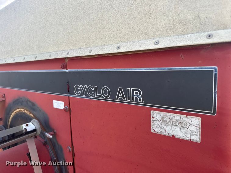 image for item EU6333 International 900 Cyclo Air planter